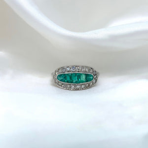 "Gweneth" - 1930s Art Deco Emerald and Diamond Unique Ring set in 18ct White Gold - Unique Ring - Ebony Jewellery Chichester - Bespoke by Ebony