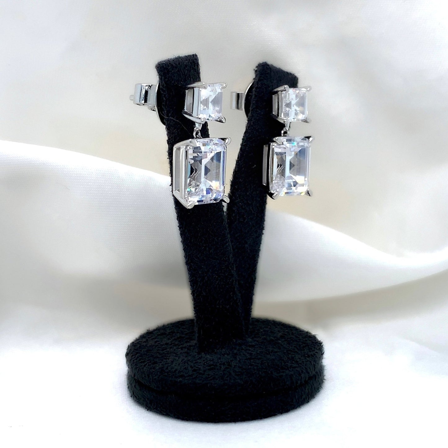 Load image into Gallery viewer, &amp;quot;Martha&amp;quot; - Platinum-Plated Earring - Ebony Jewellery

